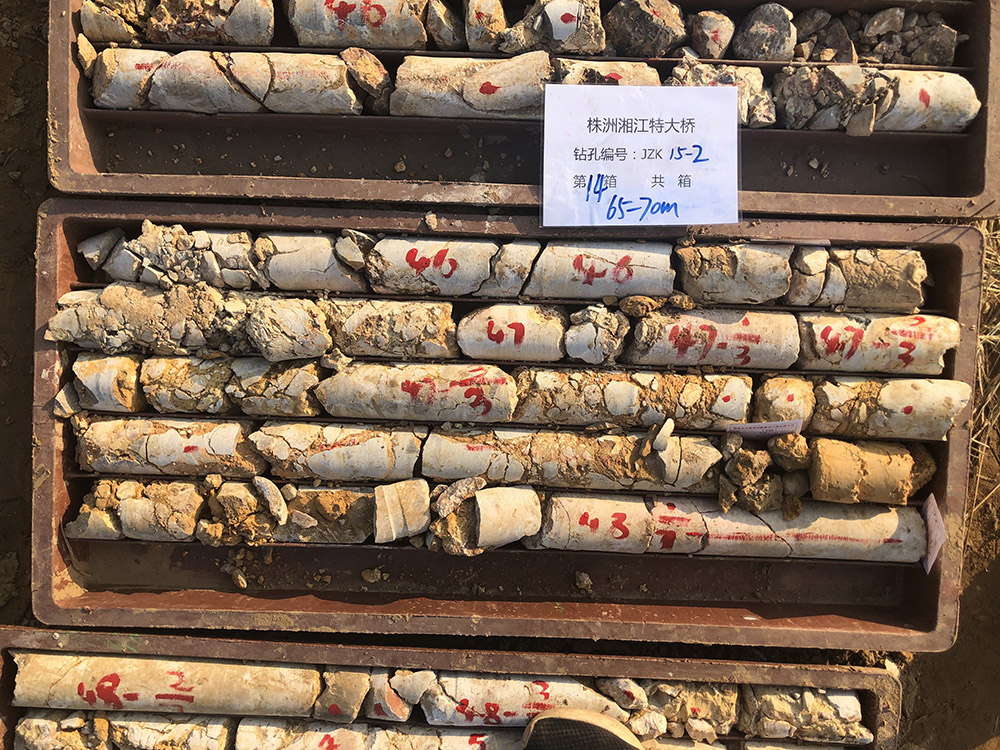 20230806892048.jpg 2 在極破碎的基巖中采用雙管取芯.jpg